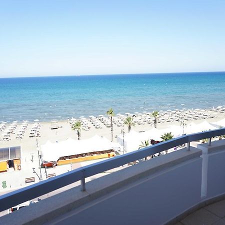 Lazuli Sea View Beachfront Ap 43 Larnaca Esterno foto