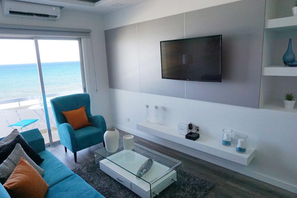 Lazuli Sea View Beachfront Ap 43 Larnaca Esterno foto