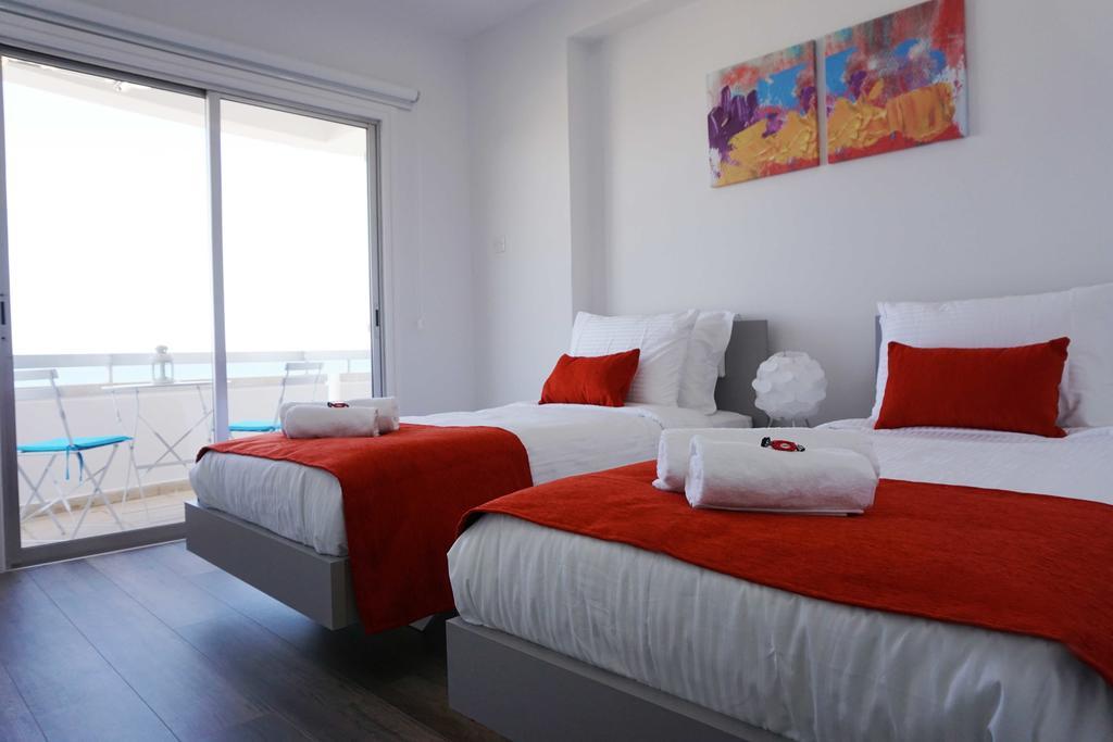 Lazuli Sea View Beachfront Ap 43 Larnaca Esterno foto