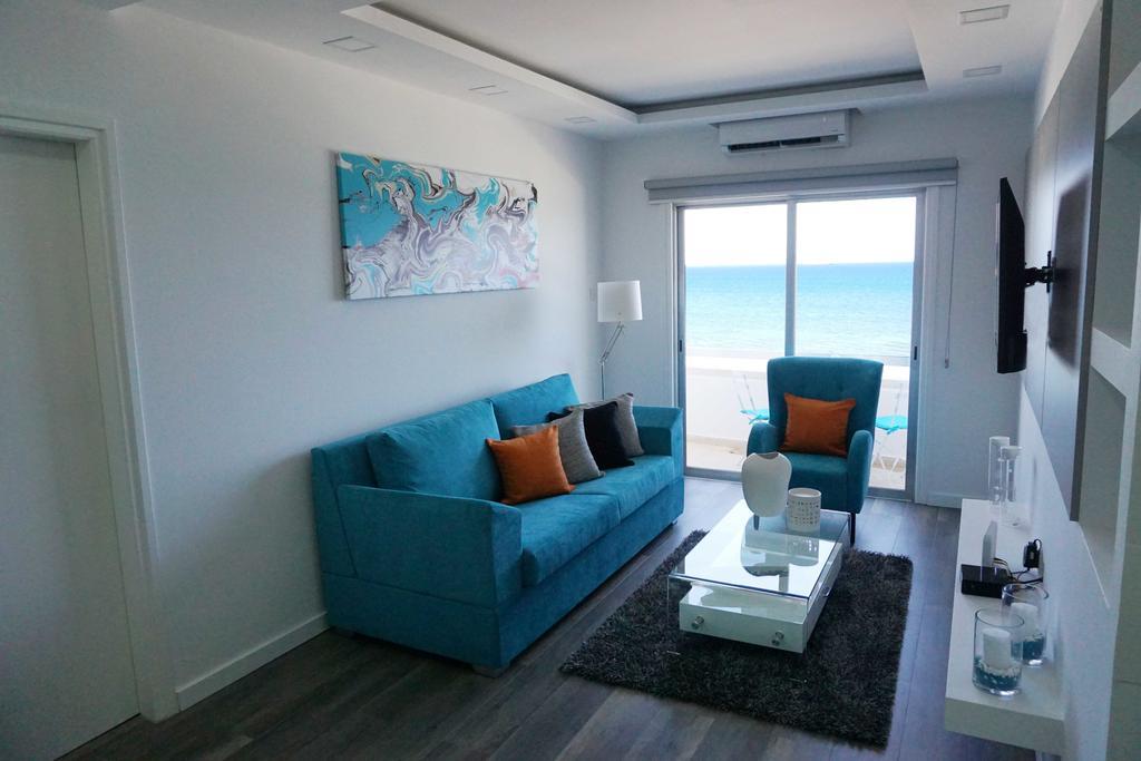 Lazuli Sea View Beachfront Ap 43 Larnaca Esterno foto