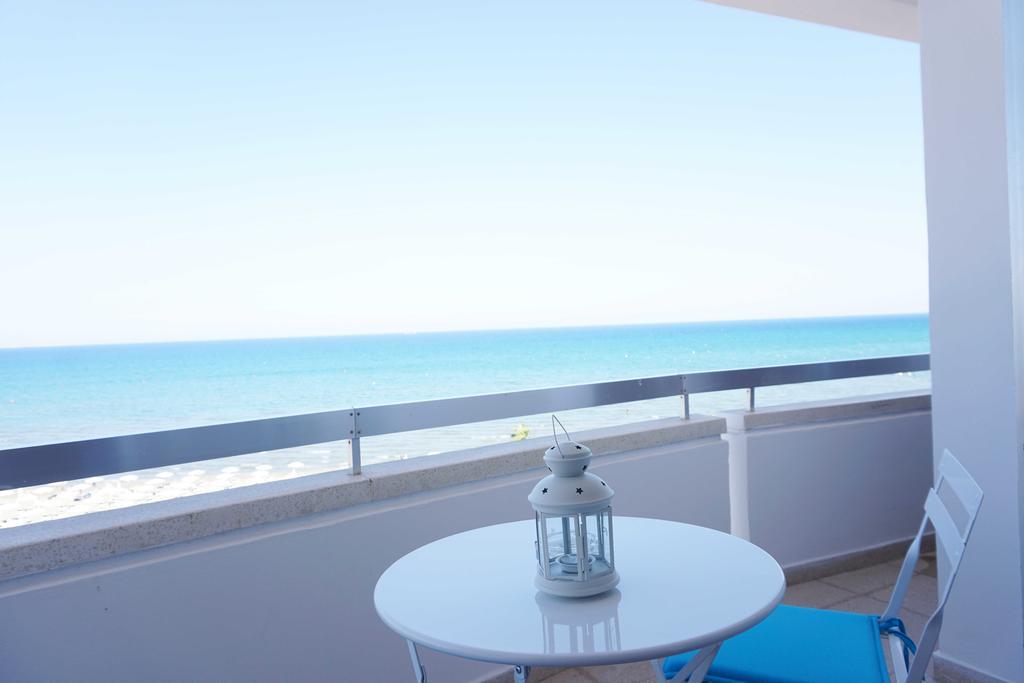 Lazuli Sea View Beachfront Ap 43 Larnaca Esterno foto