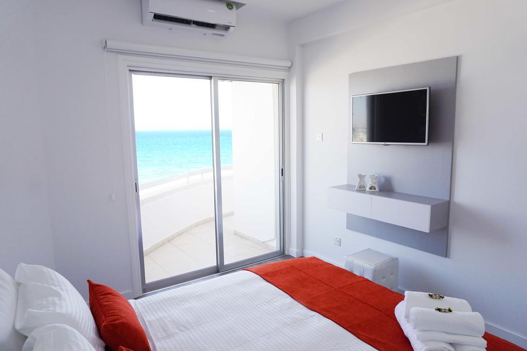 Lazuli Sea View Beachfront Ap 43 Larnaca Esterno foto