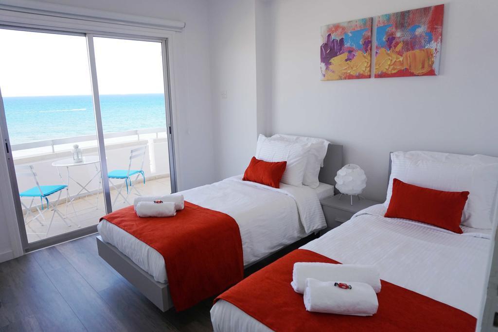 Lazuli Sea View Beachfront Ap 43 Larnaca Esterno foto