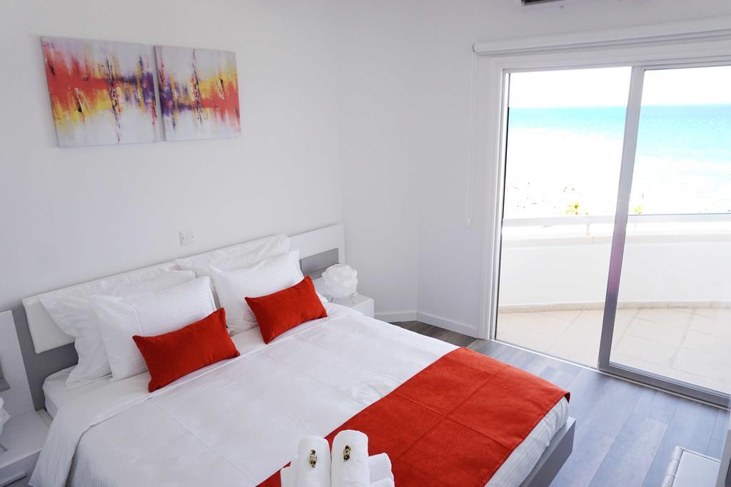 Lazuli Sea View Beachfront Ap 43 Larnaca Esterno foto