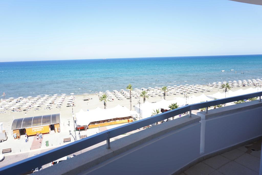 Lazuli Sea View Beachfront Ap 43 Larnaca Esterno foto